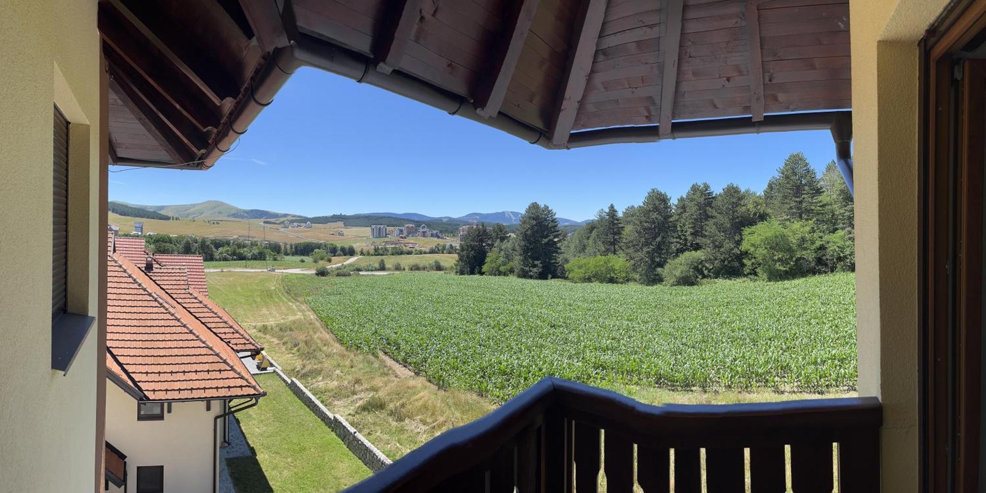 Pinewood Premium Mountain View Apartment Zlatibor