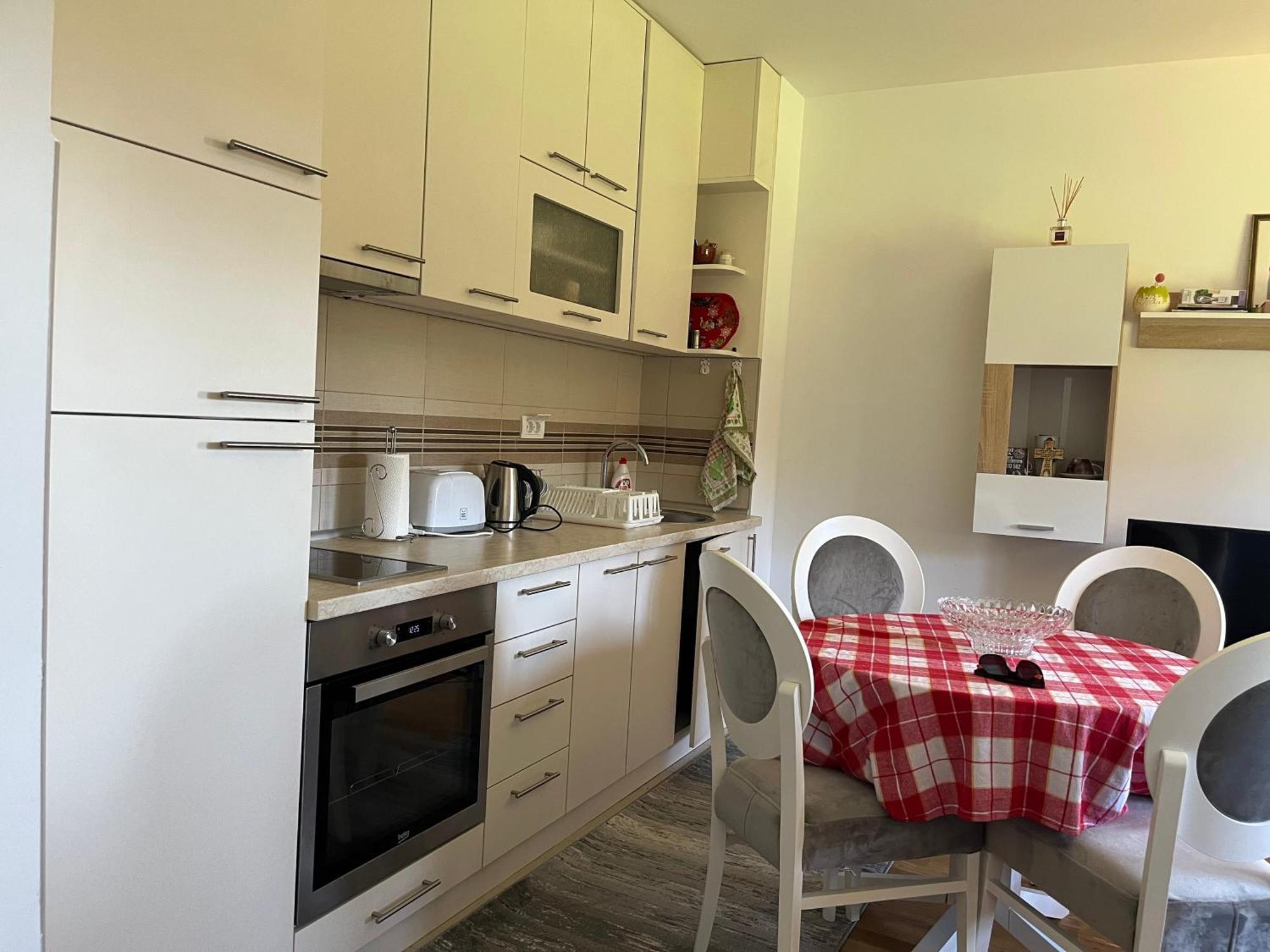 Pinewood Premium Mountain View Apartment Zlatibor
